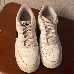 Nike Air Force One youth White and Black Sneakers